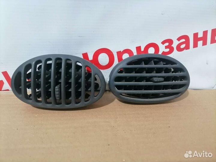 Дефлектор отопителя Renault Scenic 1