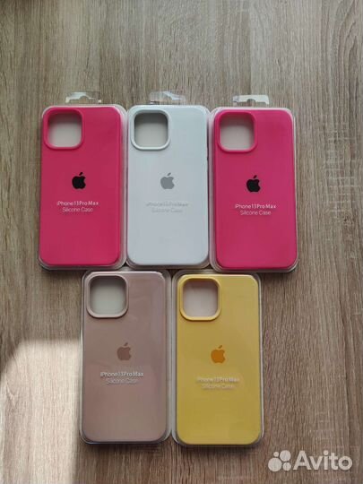 Силиконовый чехол на iPhone