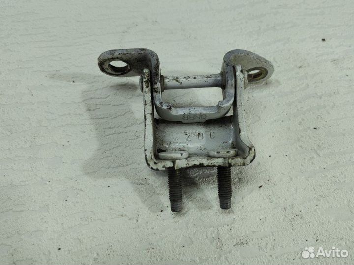 Петля двери задняя правая Honda Civic 2005