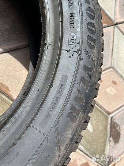 Goodyear UltraGrip Arctic 2 235/55 R18 104T