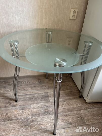 Кухонный стол