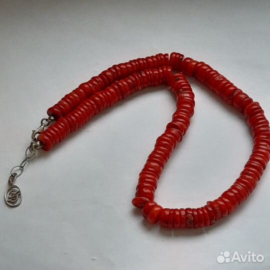 Коралловые бусы и серебро