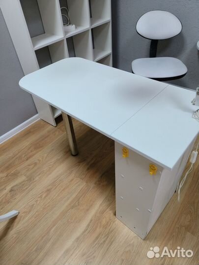 Маникюрные столы б/у