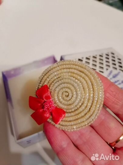 Брошь шляпка ручной работы