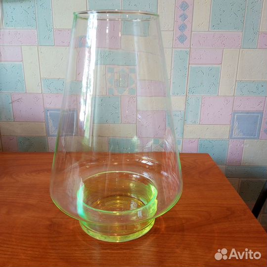 Ваза конусная зелёная для цветов