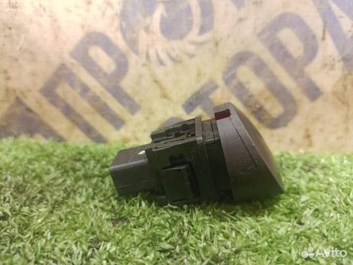 Кнопка аварийной сигнализации Nissan Almera