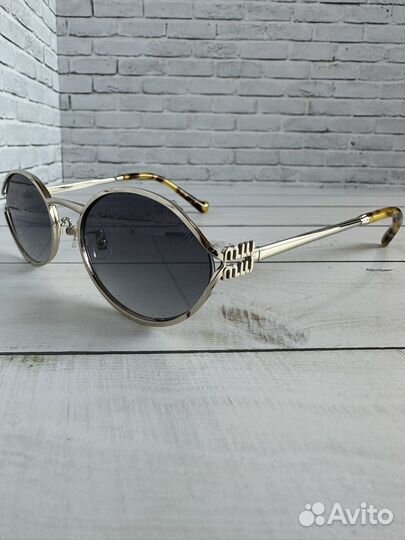 Солнцезащитные очки Moschino