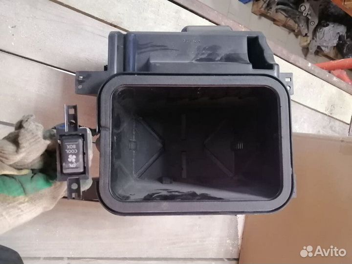 Холодильник в подлокотник Nissan Patrol Y62 QX56