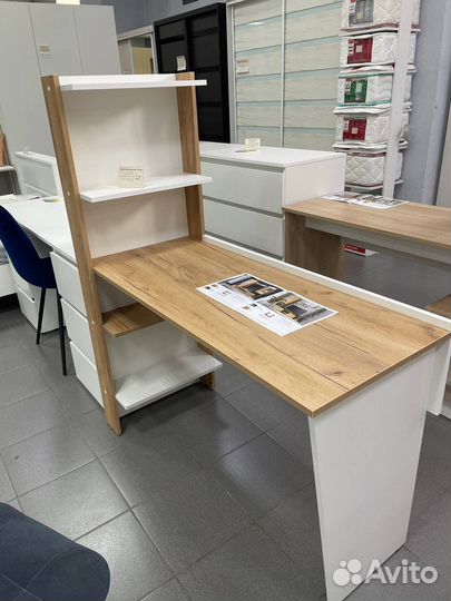 Стол письменный