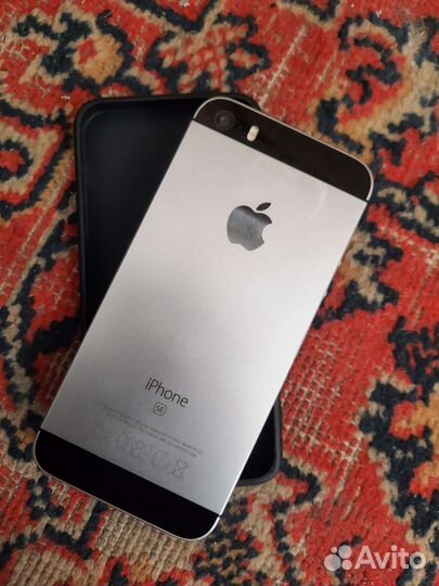 Телефон iPhone 5SE