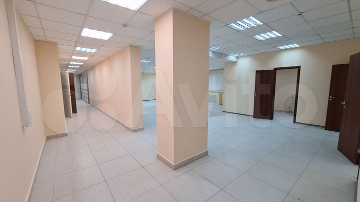 Офис с парковкой в центре города, 266.7 м²