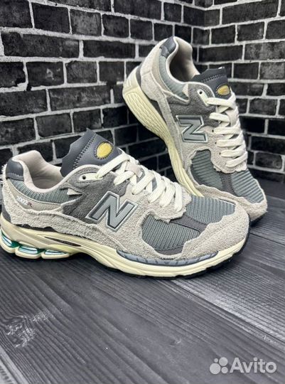 Новинка New Balance 2002R