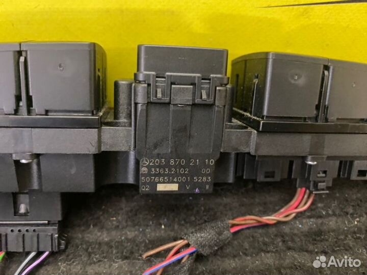 Блок кнопок аварийки Mercedes 203 W203 M271.946