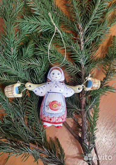 Девочка с коромыслом, ёлочная игрушка, майолика