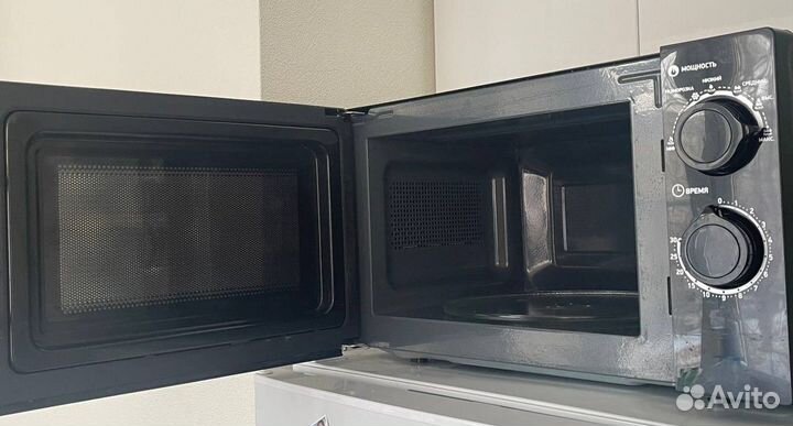 Микроволновая печь BBK 20MWS-773M/B-M