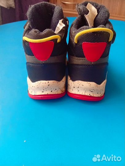 Ботинки осенние детские 23