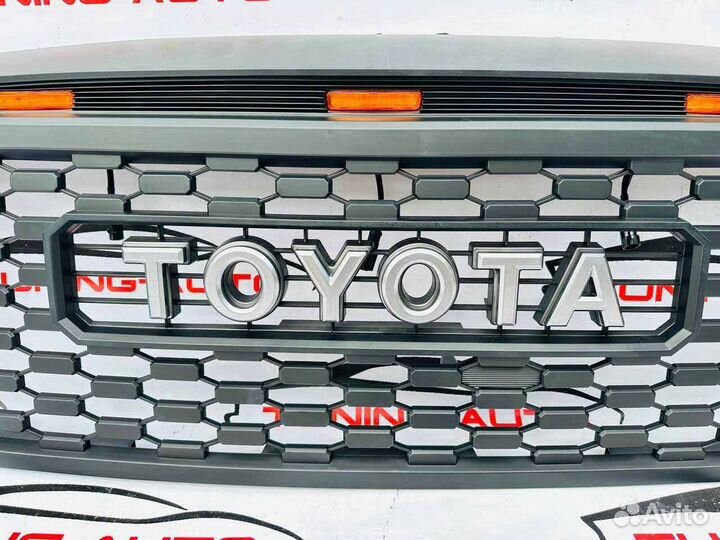 Решетка радиатора Toyota Tundra G9337
