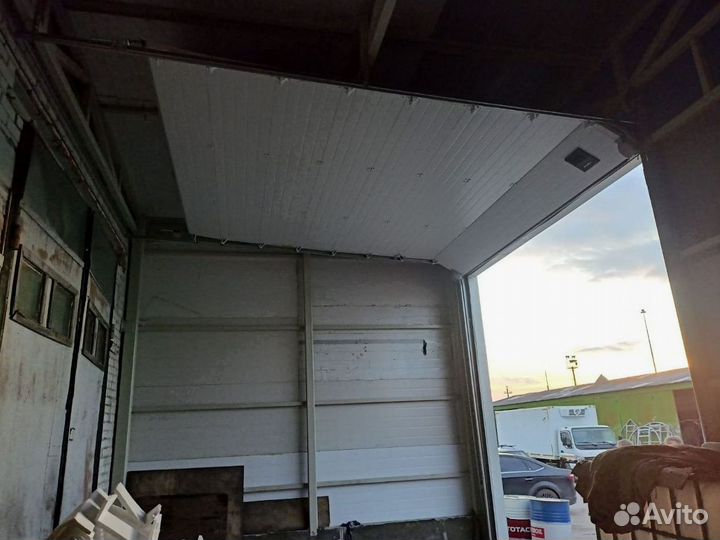 Секционные ворота