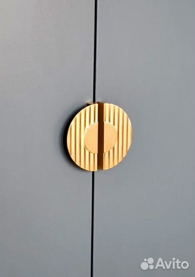 Шкаф распашной в комнату