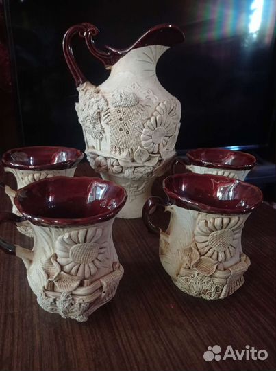 Кувшин с кружками