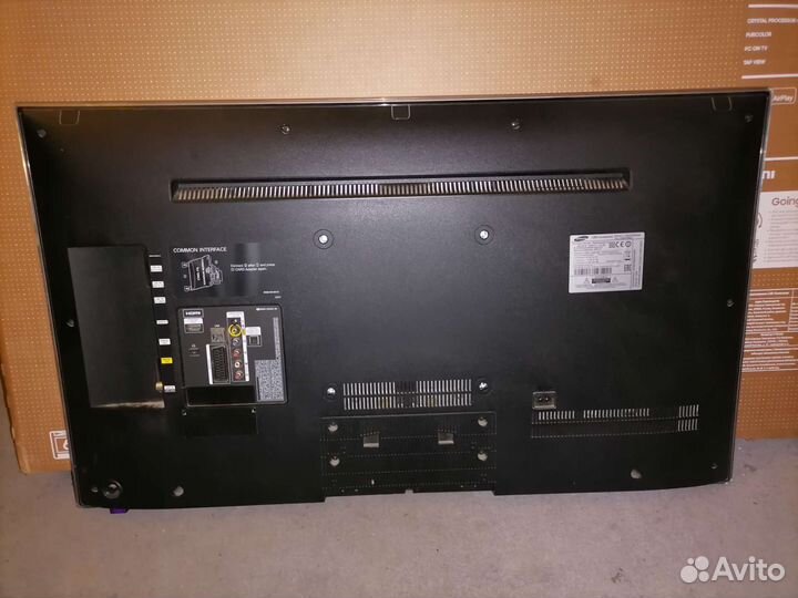 Телевизора Samsung AU7100.50/125