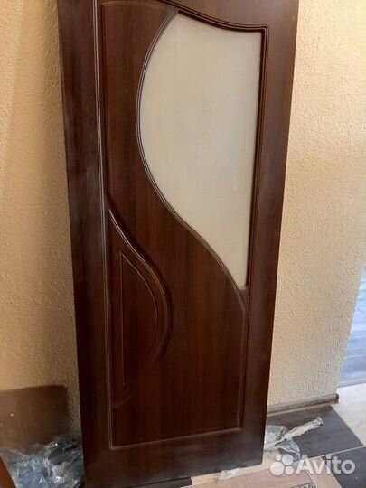 Продам межкомнатную дверь(дерево)