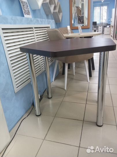 Стол обеденный