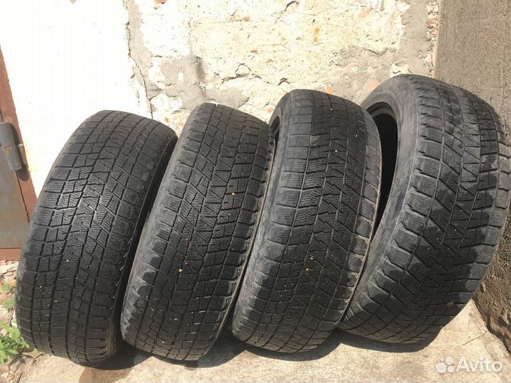 Bridgestone Blizzak DM-V1 225/55 R18 98R