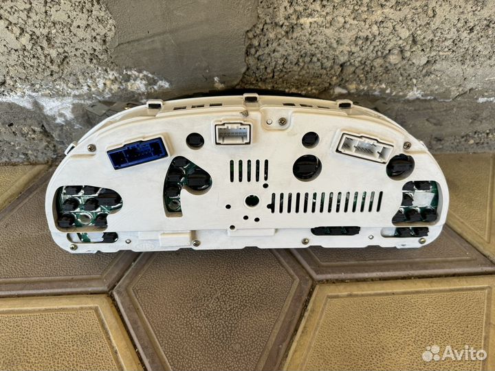 Щиток приборов Kia Sorento 1