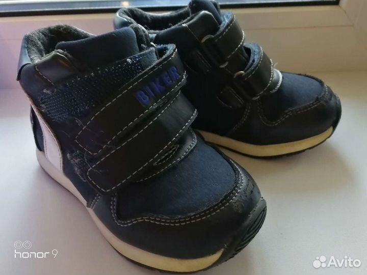 Кроссовки осенние