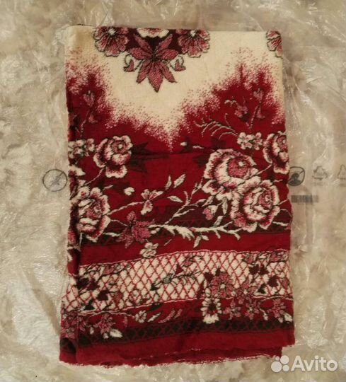 Пледы и покрывало