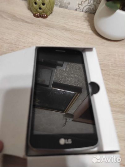 Мобильный телефон LG