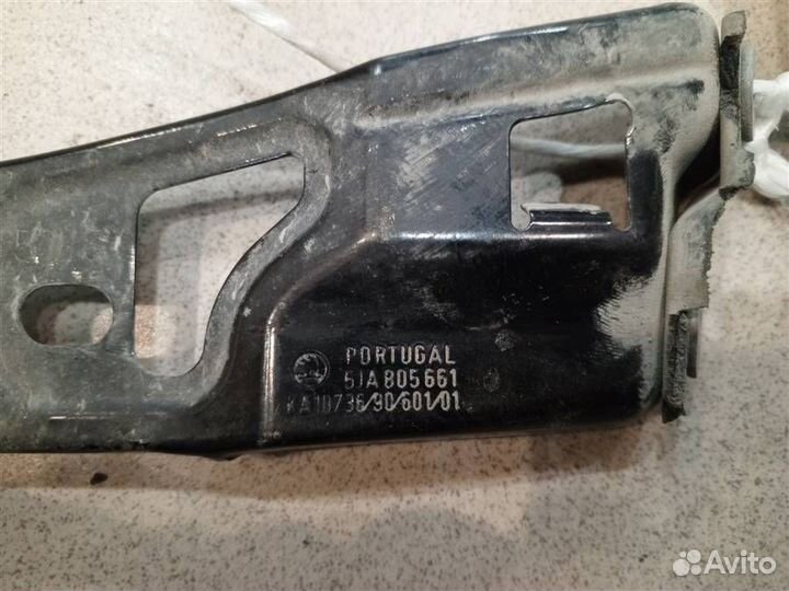 Кронштейн фары левый Skoda Rapid 2012