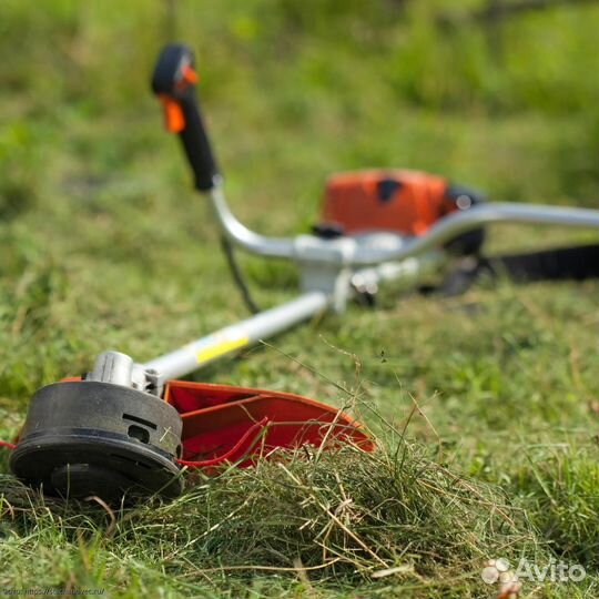 Покос травы триммером