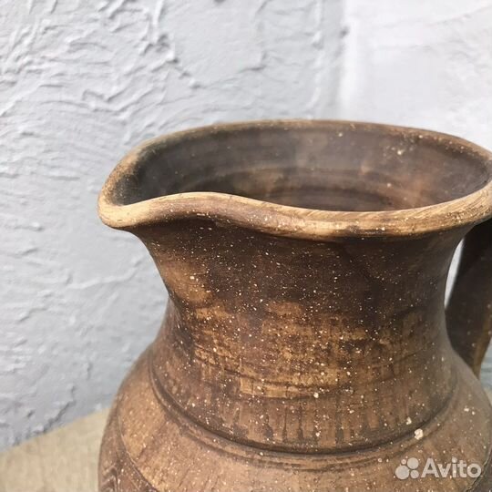 Глиняный кувшин ручной работы
