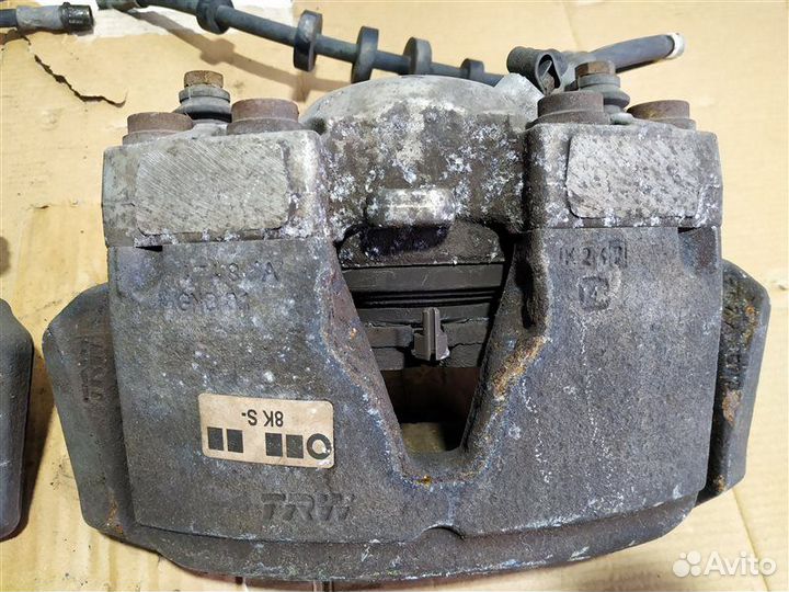 Суппорт передний Audi A4 B8 2.0 cdnc 2009