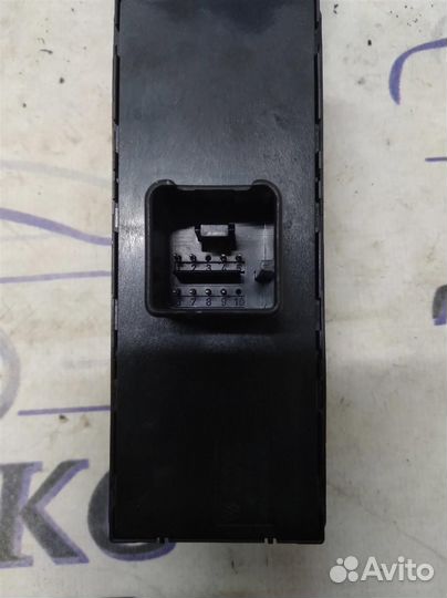 Блок управления стеклоподъемниками VW Tiguan 2007