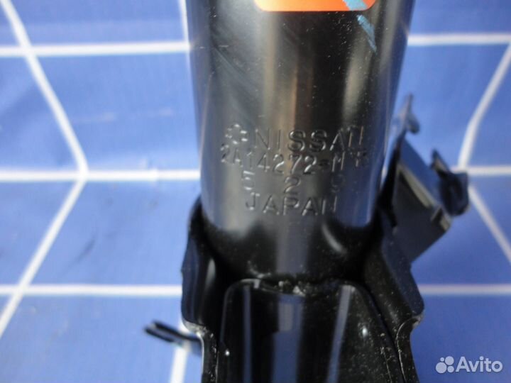 Амортизатор передний правый Nissan Maxima A32