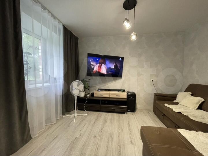 4-к. квартира, 76 м², 1/3 эт.