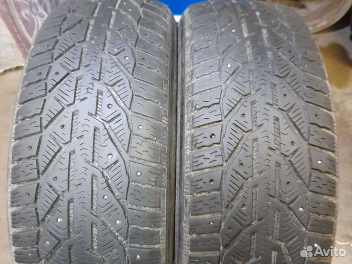 Tigar SUV Ice 215/65 R16