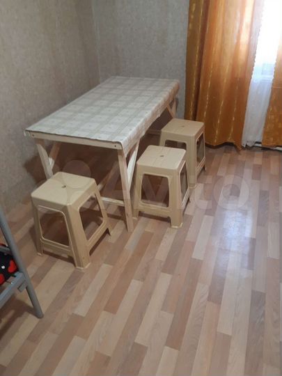 Комната 100 м² в 5-к., 1/1 эт.