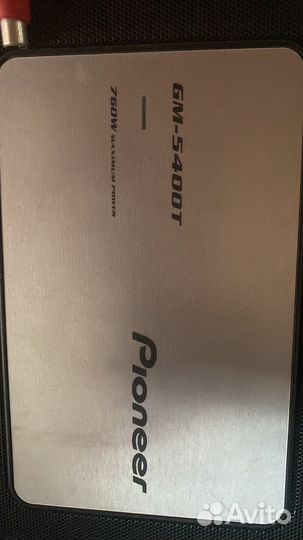 Сабвуфер и усилитель в автомобиль