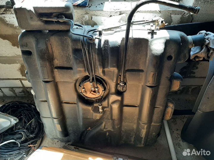 Бензобак вито 638