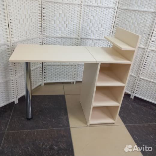 Маникюрный стол складной