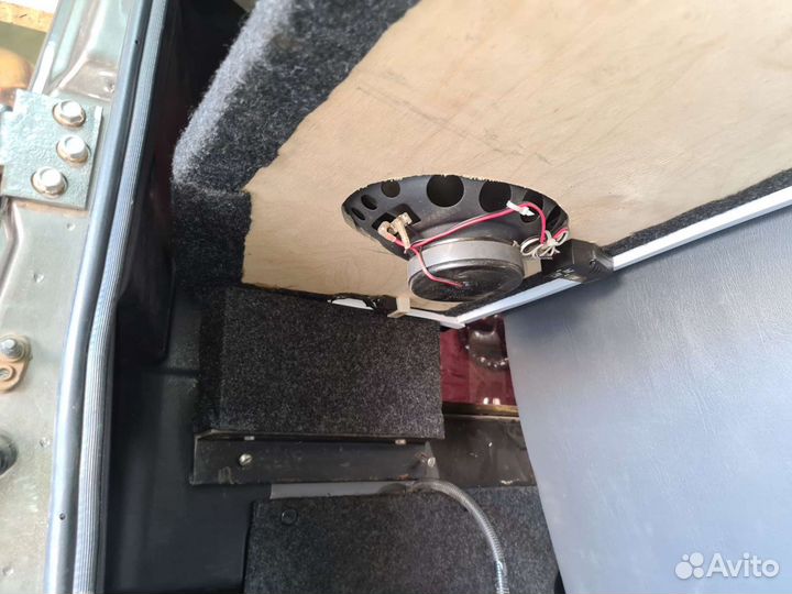 Акустическая полка УАЗ Хантер