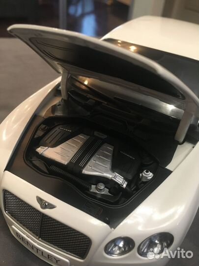 Модель автомобиля 1/18 Bentley