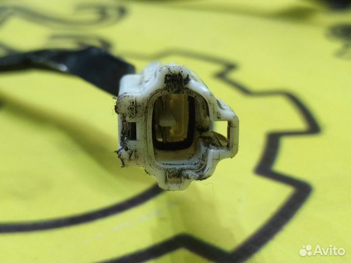 Датчик ABS передний правый Toyota Harrier GSU30