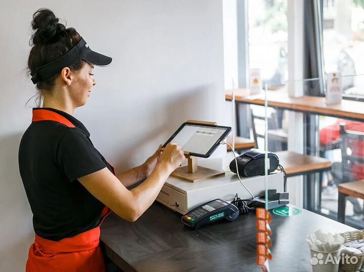 Бармен-кассир