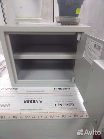 Сейф металлический новый