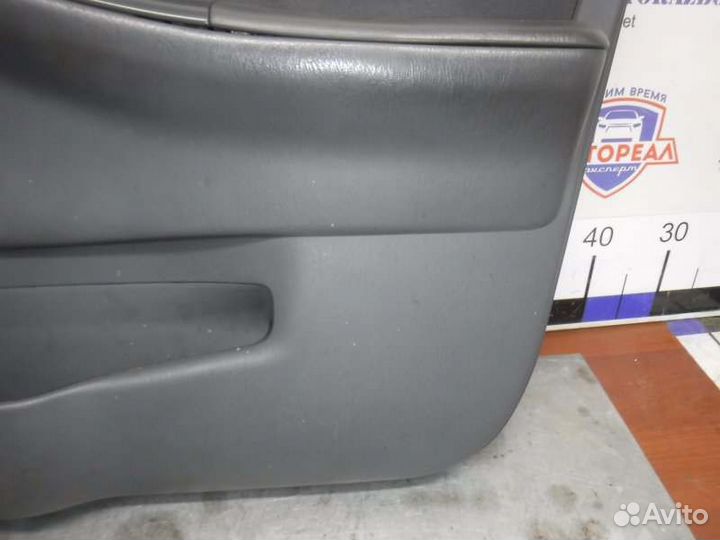 Обшивка двери передняя правая Toyota Corolla 124